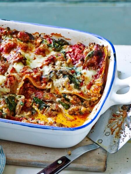 🍝 Cheesy Homemade Lasagna Recipe